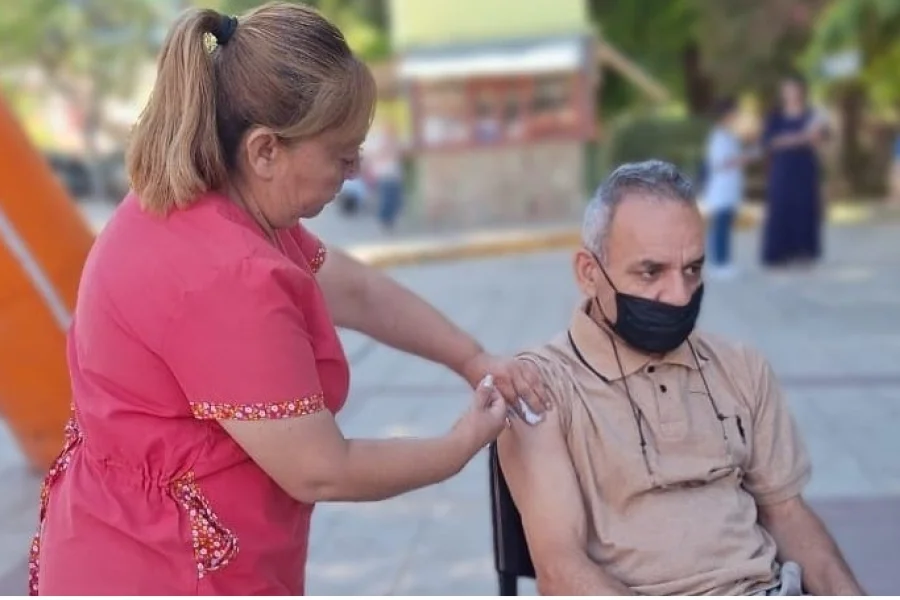 Refuerzan campaña de vacunación por COVID