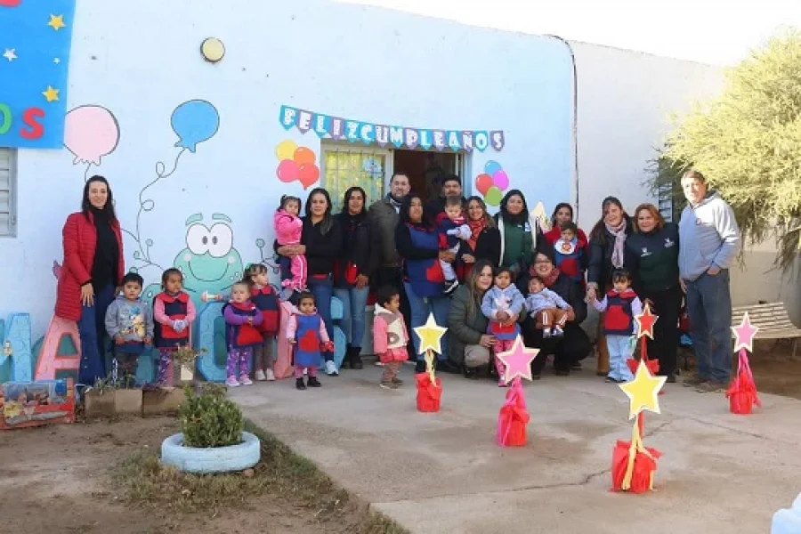  Concretaron entrega de indumentaria en los CDI de Malligasta y Anguinán