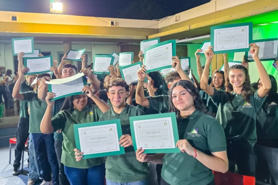  Se celebró el egreso de más de 70 nuevos Técnicos Agrónomos