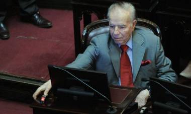  Rejal presentó una propuesta para homenajear a Carlos Menem en el Senado