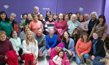 Adultos mayores participaron de una jornada de cine y reflexión en Punto Digital