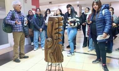 Estudiantes de Artes Visuales visitaron la muestra “Otoño” en La Vieja Terminal