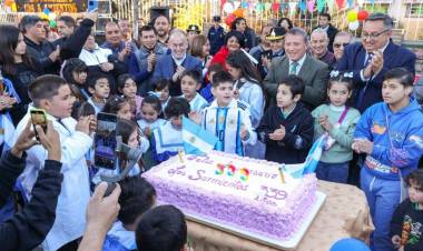 Los Sarmientos celebró sus 339 años con un emotivo acto y desfile cívico-militar