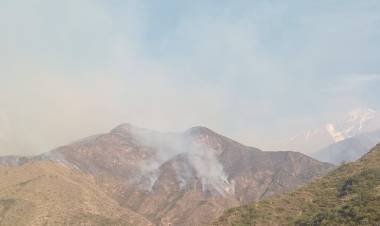 Continúa el operativo para combatir el incendio en Guanchín y no se registran riesgos para la población