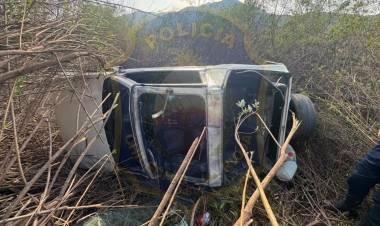 Un vehículo cayó a un precipicio tras un vuelco en la Cuesta de Santa Florentina