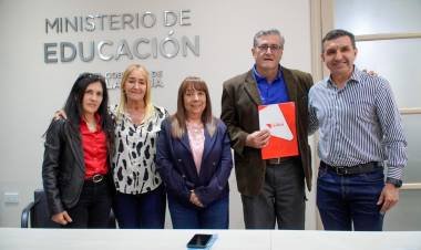 La Provincia acordó capacitaciones y acompañamiento para impulsar cooperativas y mutuales escolares