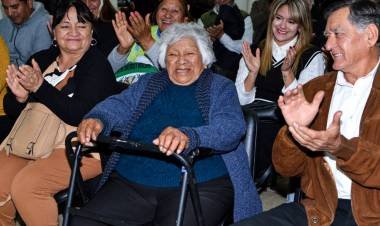 Presentaron el libro “Tona, la vida mía”, dedicado a Esmeralda Páez