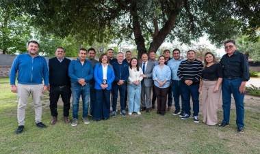 Los 18 intendentes llaman a priorizar la unidad del proyecto político por encima de las aspiraciones individuales
