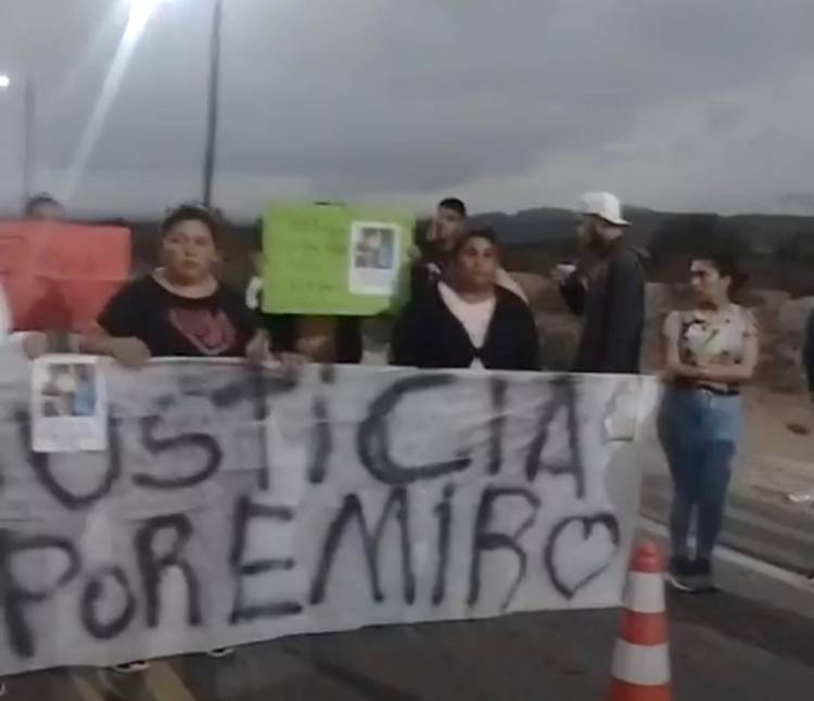  Vecinos de Vichigasta realizaron corte de ruta y vigilia por el homicidio de Emir