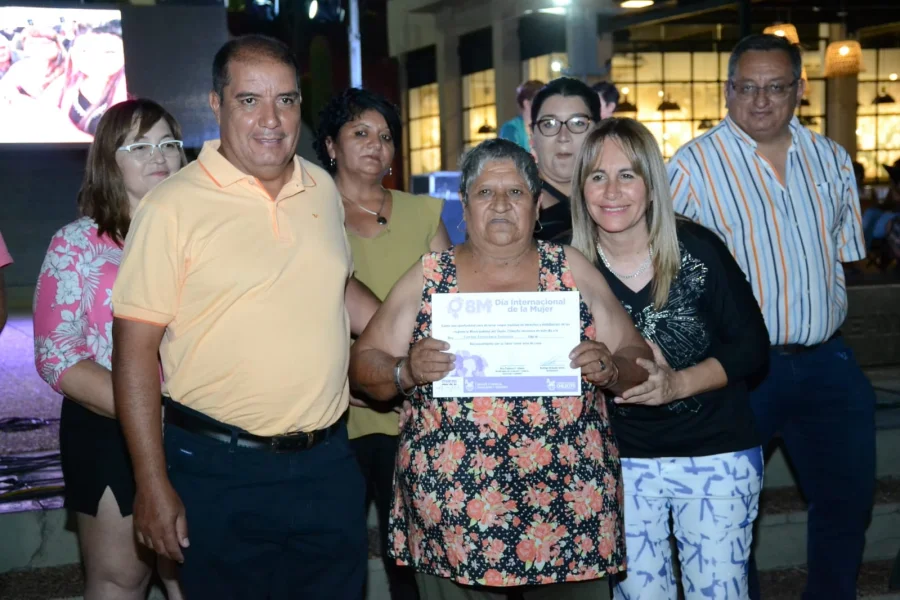 Entregan reconocimientos a mujeres destacadas de Chilecito