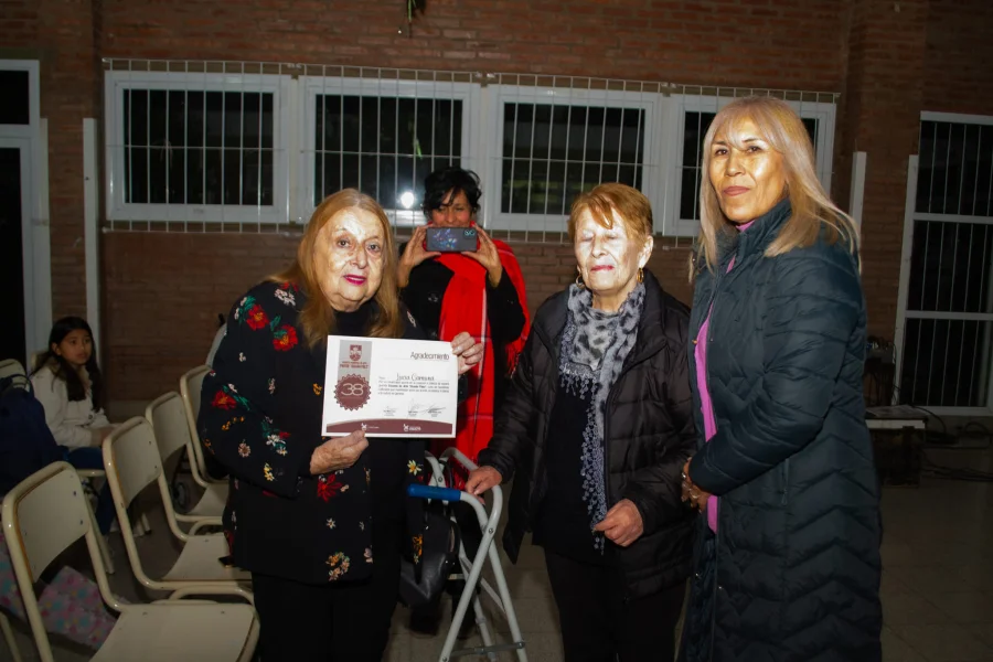 Reconocen trayectoria y vida de la escritora Lucía Carmona