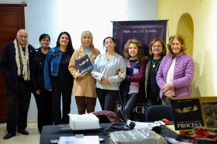 Presentaron el libro “Procesa” de Liz Clavel en una emotiva velada cultural