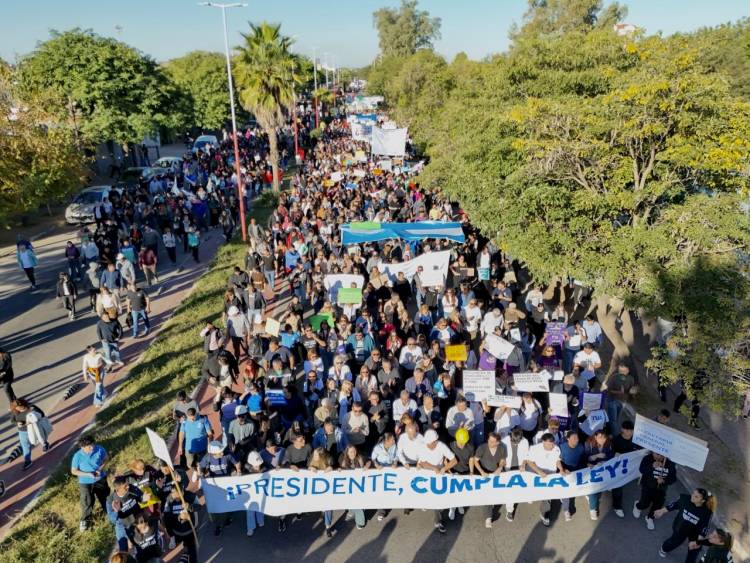 La Rioja se sumó con una multitudinaria movilización a la Marcha Federal Universitaria