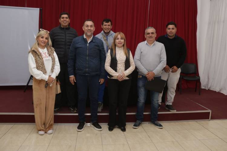 Firmaron convenios para ampliar capacitaciones con salida laboral en delegaciones del departamento