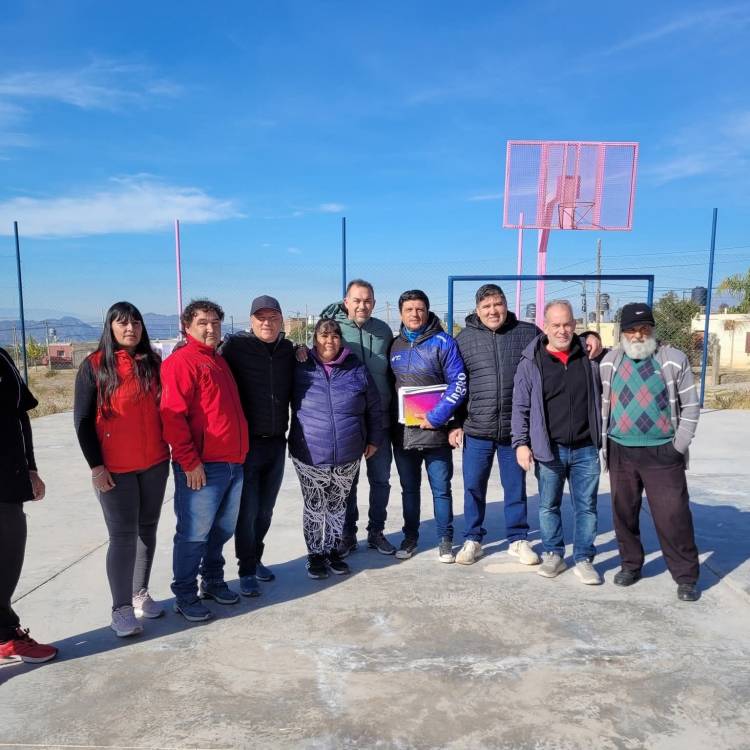 Reunión de trabajo junto a vecinos del barrio Padre Inestal