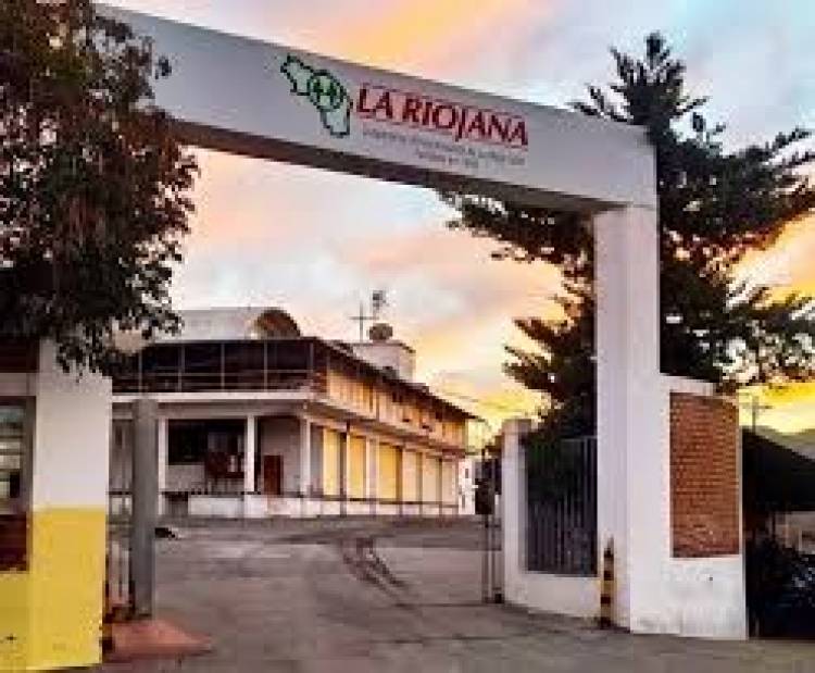 La Riojana entregó paneles de calefacción a una escuela de Chilecito