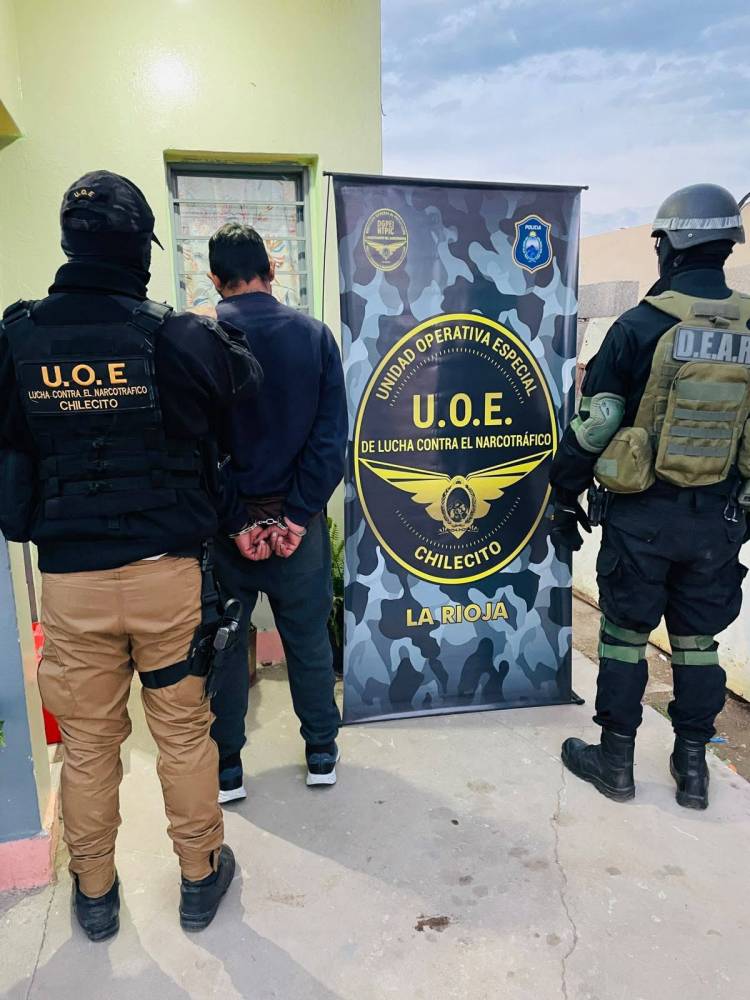 Detuvieron a un hombre y secuestraron droga, un arma y vehículos en un allanamiento por narcotráfico