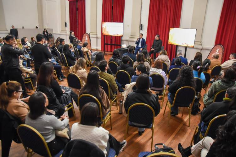 Se realizó  la conferencia "Turismo y Gestión Pública" 