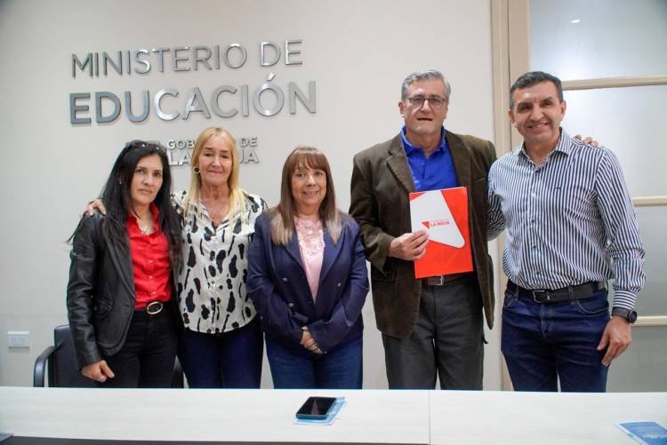 La Provincia acordó capacitaciones y acompañamiento para impulsar cooperativas y mutuales escolares