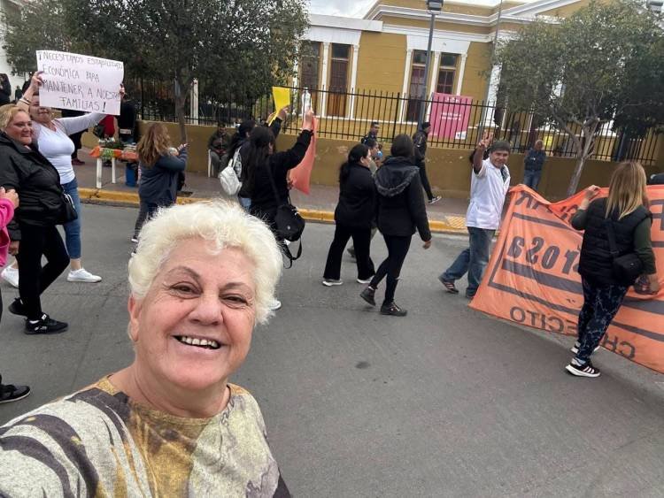 Trabajadores precarizados de la salud se movilizaron en Chilecito y Capital para exigir el pase a planta