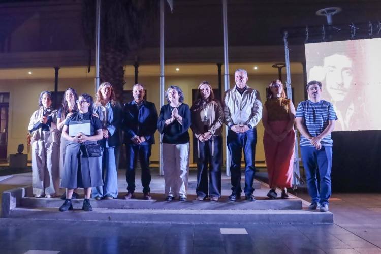 Quintela visitó el primer Salón Nacional de Artes Visuales, que reúne 58 obras seleccionadas entre más de 600 postulaciones